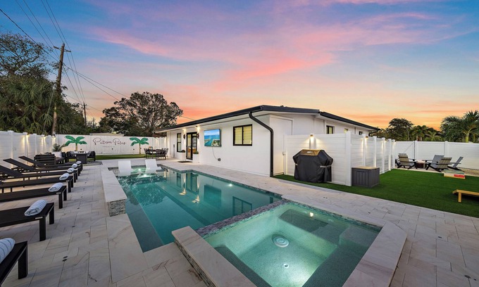 Sarasota Casa | Luxury 3/3 with Heated Pool, Spa, & Putting Green!