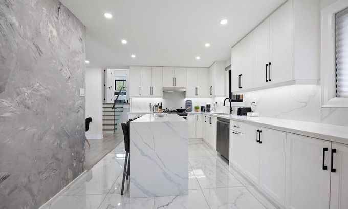 Jane and Finch Casa | Luxury 3 BDRM Home In Toronto Ontario