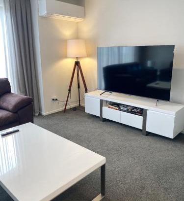 Addington Casa | Luxury 3 Bed Townhouse By Hagley Park With Garage