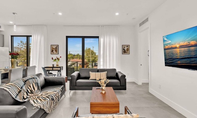 Poinciana Park Apartamento | Luxury 3 Bedrooms APT Brand new, Perfectly located #201