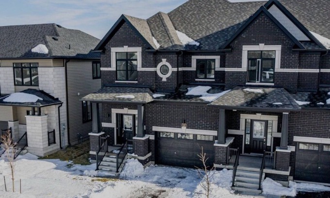 Wasaga Beach Casa | LUXURY 3 BEDROOM RETREAT IN WASAGA BEACH 15MIN DRIVE TO MANY AMENITIES!!!