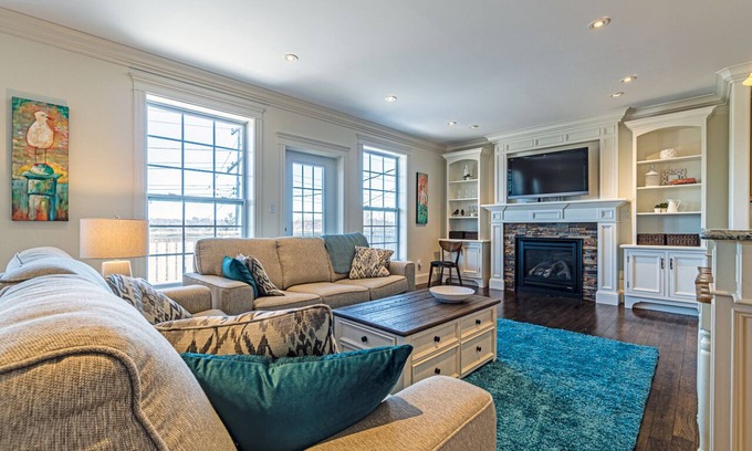 Halifax Casa | Luxury 3-Bedroom Furnished Home. View of NW Arm Min. 28 nights.