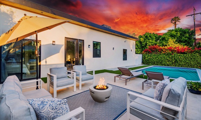 North Hollywood Casa | Luxury 3-Bedroom Home with Pool in Vibrant Los Angeles