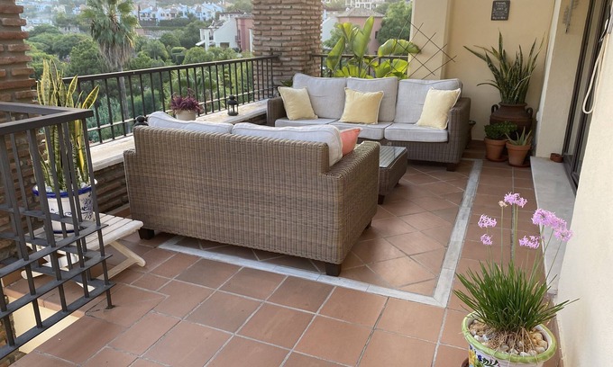 Benahavis Apartamento | Ático de lujo de 3 dormitorios Los Arqueros, cerca de Marbella, Puerto Banús, Benahavis