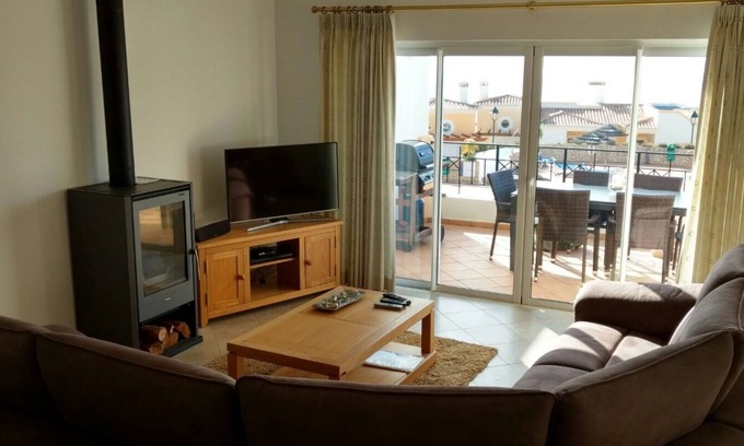 Salema Villa | De lujo de 3 dormitorios casa, con piscina y fabulosas vistas al mar.