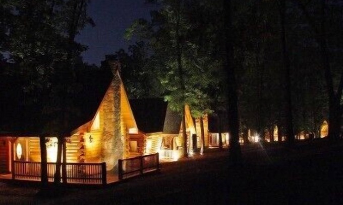 Branson Cedars Cabina | Lujo 3 BR / 2BA Real Log Cabin-W / Private Hot Tub!