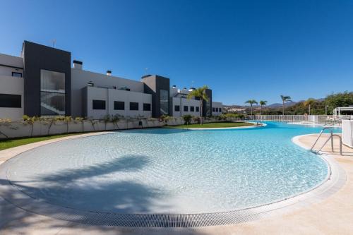 La Cala de Mijas Apartamento | Luxury 3 BR Apartment with Terrace, pool & gym
