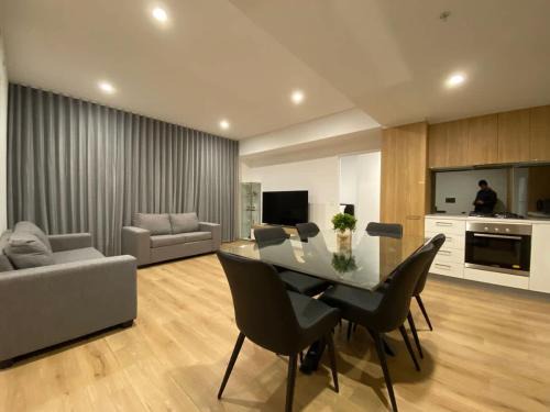 Adelaide Central Business District Apartamento | Luxury 3 BR Apt with Pool-Gym-Sauna-Steam Room