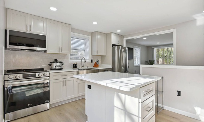 Lakeview Casa | Luxury 3 BR Single Family Home - Half Acre Fenced lot, Backed to woods