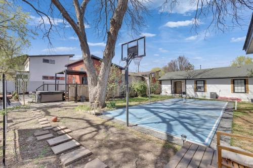 Govalle Casa | Luxury 3 House Compound with Jacuzzi and Pickleball