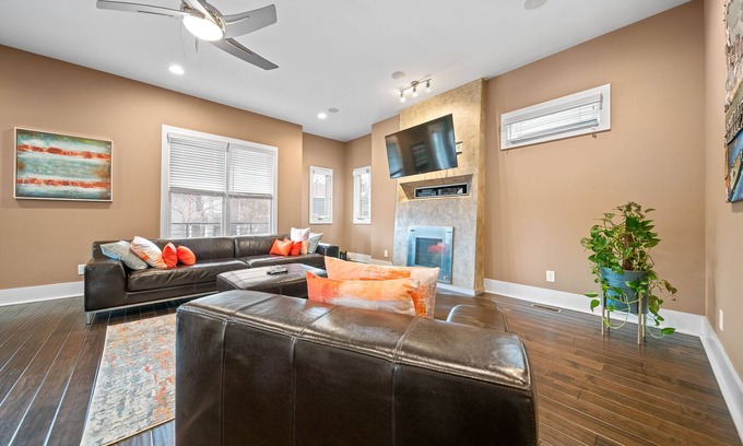 Germantown Casa | Luxury 3000 sq ft home minutes to Downtown Nashville, Lower Broadway & much more