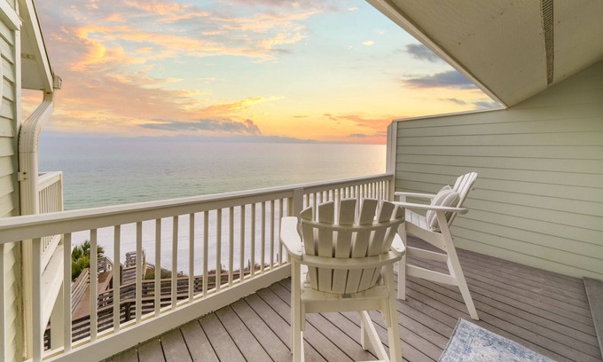 Seacrest Condominio | Luxury 30A Gulf-Front | Chairs & 2 Bikes