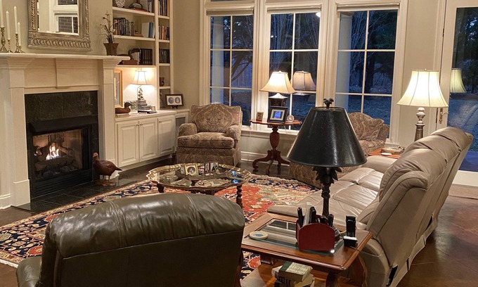 Natchez Casa | Luxury 3BD/3BA home in Elgin Estates neighborhood
