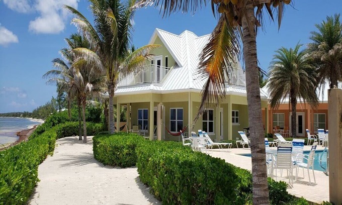 North Side Villa | Luxury 3bd Beach Front, # 4 Green, Stunning Views