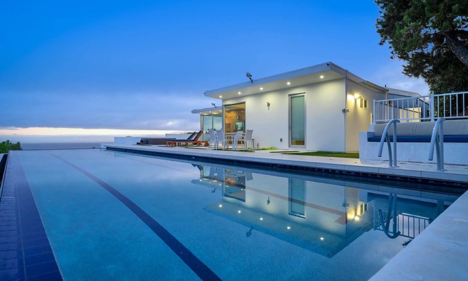 Malibu Casa | Luxury 3BR Malibu Home w Pool/Panoramic Ocean View