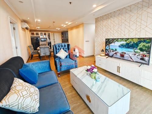 Kelapa Gading Barat Apartamento | Luxury 3BR MOI Apt with Pool Wi-Fi Netflix by 2ndHome