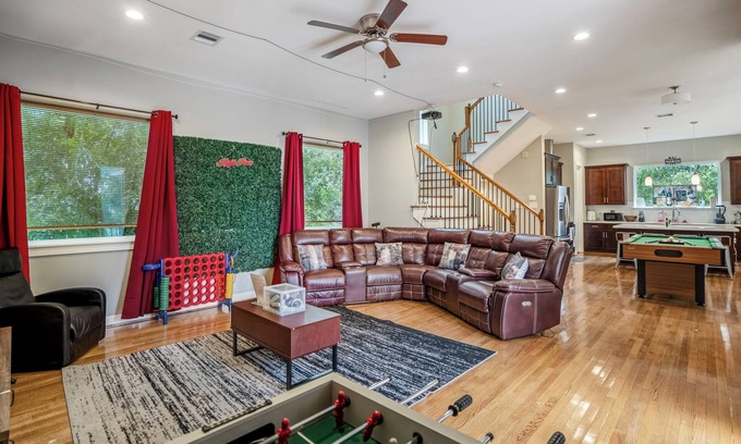 Riverside Terrace Casa | Luxury 3BRM, 3.5B House: Near Downtown, Medical Center & NRG Stadium