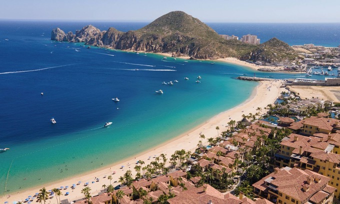 El Medano Ejidal Villa | Luxury 4 Bd Beachfront Villa #6 in Cabo 5-Star Service