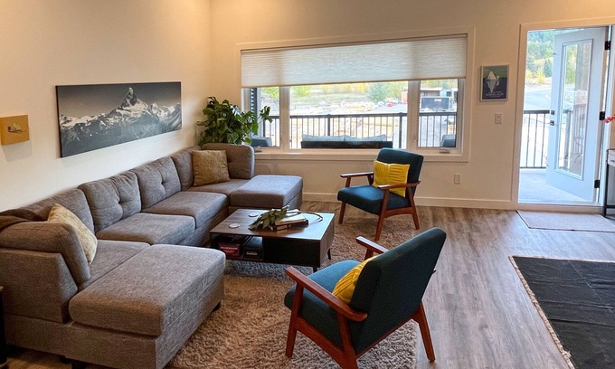 East Kootenay Casa | Luxury 4-Bed/4-Bath - Stylish & Well Appointed - In the heart of the Rockies