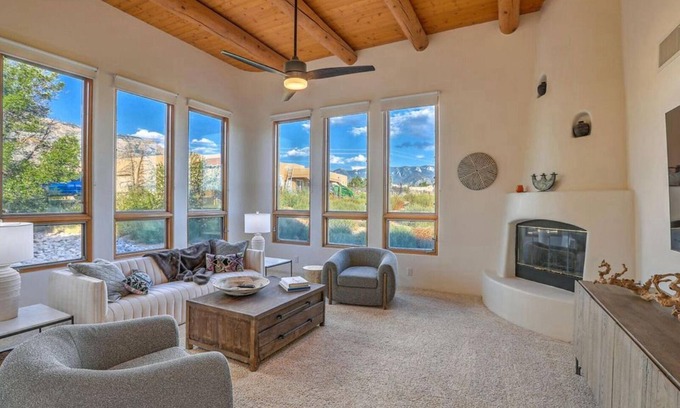North Albuquerque Acres Casa | Luxury 4 Bedroom 3 Bath House in NAA