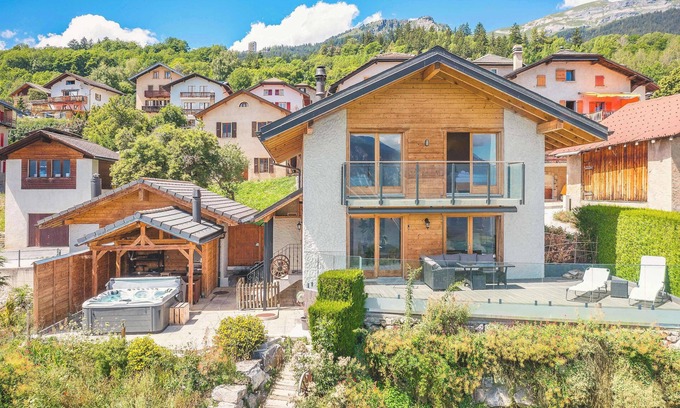Randogne Chalet De Esquí | 4 BDR Chalet w/outdoor Hot Tub & Game Room
