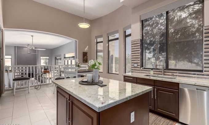 Glen Eagle Villa | Luxury 4-bedroom Desert Villa w/ Pool & BBQ - Great Location!