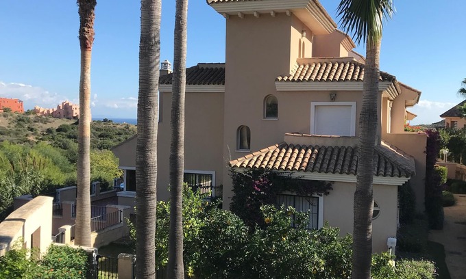 Manilva Casa | Casa de lujo de 4 dormitorios cerca del puerto de La Duquesa, playas y golf en la Costa del Sol