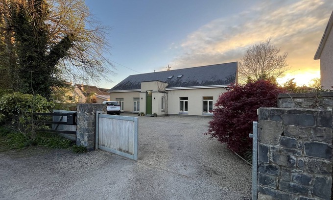 Castleconnell Casa | Luxury 4 Bedroom Family Home in Quaint Shannon Side Village