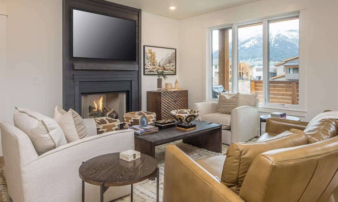 Big Sky Casa | Luxury 4 Bedroom Townhome Big Sky Town Center