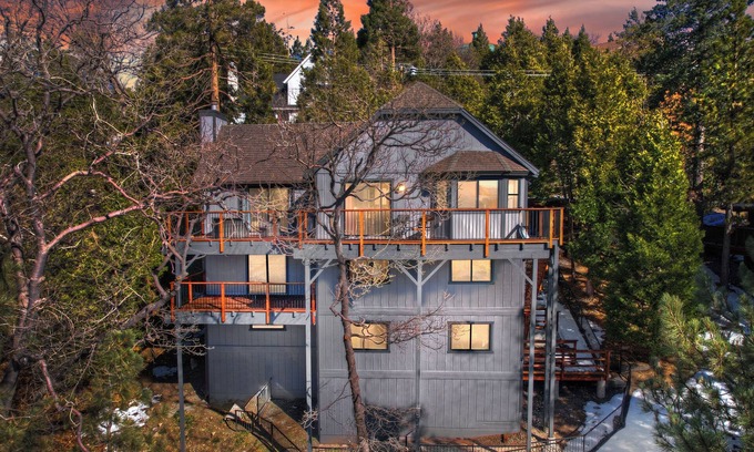 Lake Arrowhead Chalet De Esquí | Luxury 4-bedroom chalet with stunning views in Arrowhead Woods