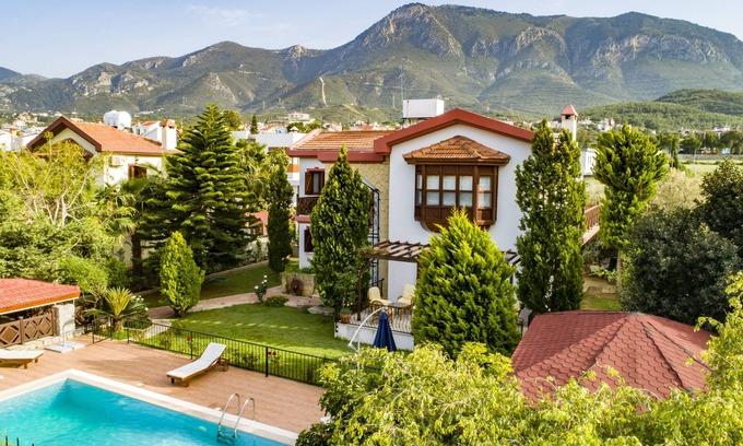 Dogankoy Villa | Lujosa villa de 3 dormitorios en Bellapais, vistas a la montaña y al mar, comentarios increíbles
