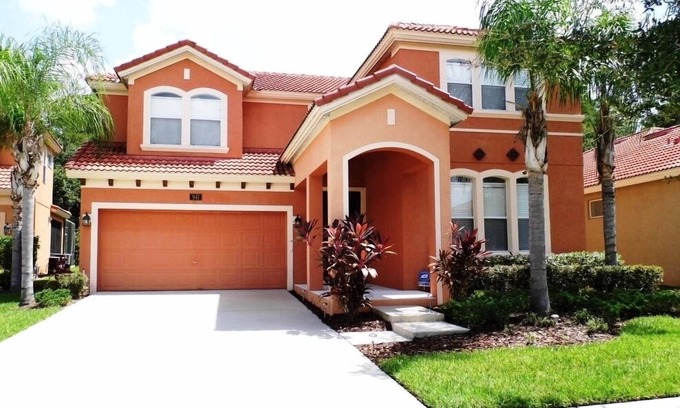 Historic Downtown Kissimmee Villa | Enorme villa de 4 dormitorios en el cerrada Bellavida Resort