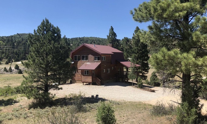 Long Valley Junction Cabina | Casa de lujo de 4 dormitorios en la montaña - 35 minutos a Bryce o Zion - 3 acres