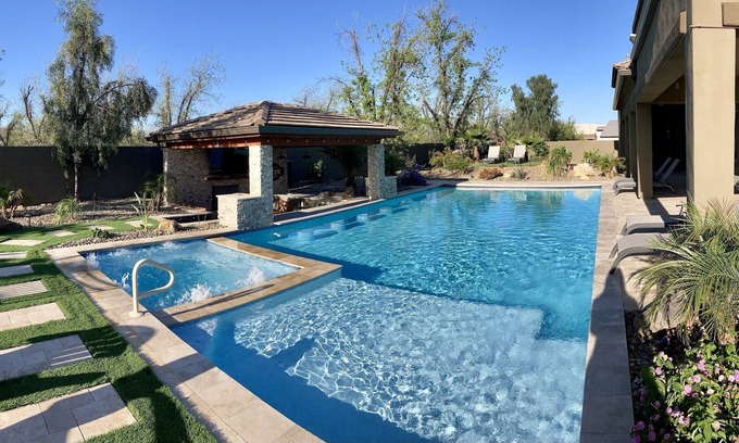 Queen Creek Casa | Luxury 4 BR, pool/spa w/ swim up bar, mist system, putting greens, pool table.