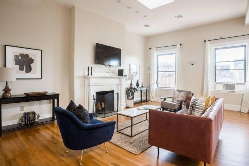 Fenway–Kenmore Apartamento | Luxury 4BR 3BA in Fenway w Epic Roof Deck