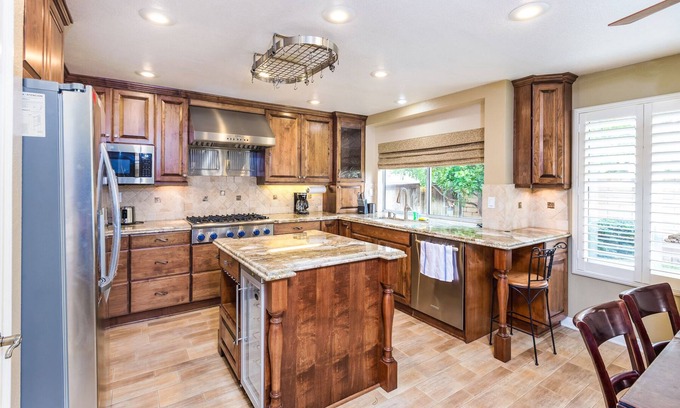 Rancho Cucamonga Casa | Luxury 4BR Home in Gated Rancho Cucamonga – Wide Backyard, Prime Location #40845