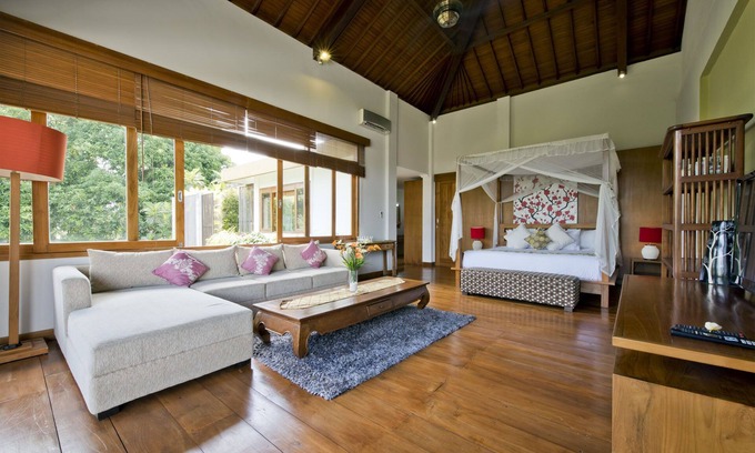 Seminyak Villa | Lujo 4Br Privado + espaciosa vida tropical + personal, cerca de seminyak