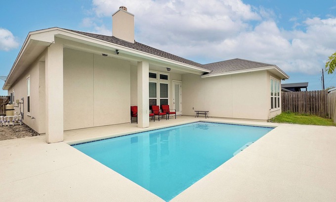 South Side Casa | Luxury 4BR South CC! 15 Min to Beach, Fast WiFi, 6 Beds & Fireplace!