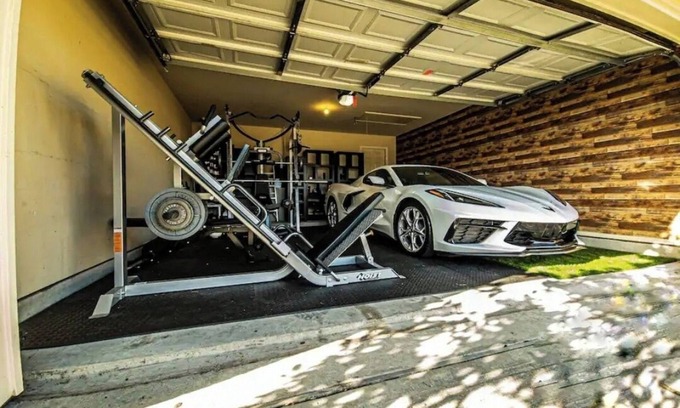 Spring Casa | Luxury 4BR Villa w/Gym, Golf Simulator & Office Near Exxon HQ & Old Town Spring