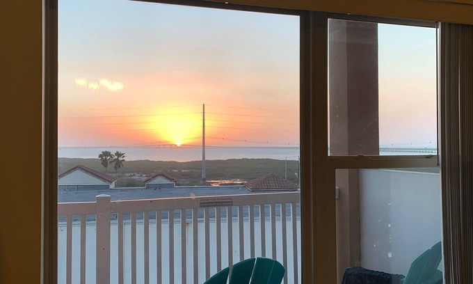 South Padre Island Condominio | Luxury 4th Floor Condo, Stunning Bay & Bridge View