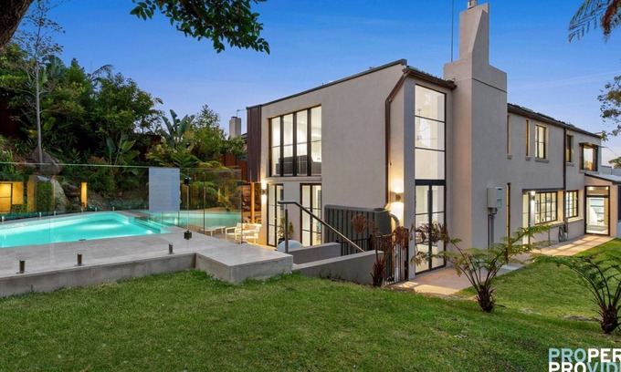 Balgowlah Heights Casa | Luxury 5 Bed House with Beach Trails and Pool