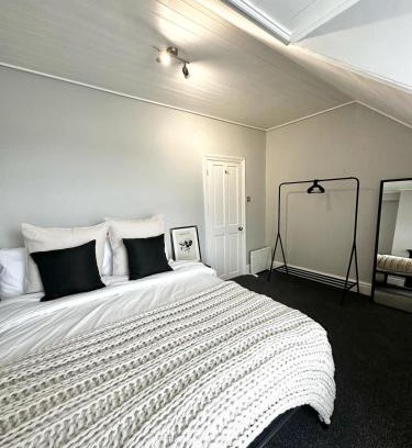 Salford Casa | Luxury 5 bed Salford home free parking