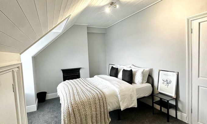 Salford Apartamento | Luxury 5 bed salford home (free parking)