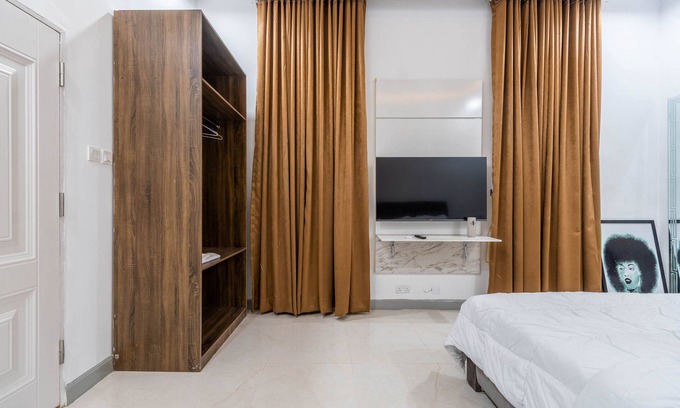 Ofin Casa | Luxury 5 Bedroom Duplex with indoor swimming pool and Gym