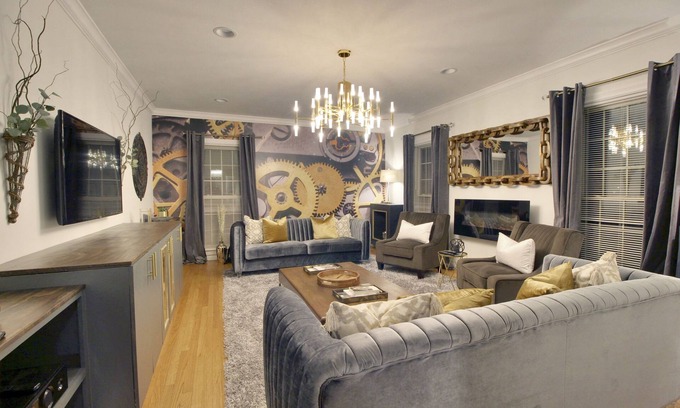 Detroit Casa | Luxury 5 Bedroom Golf Club Home w/ Fabulous 3rd Floor Man Cave