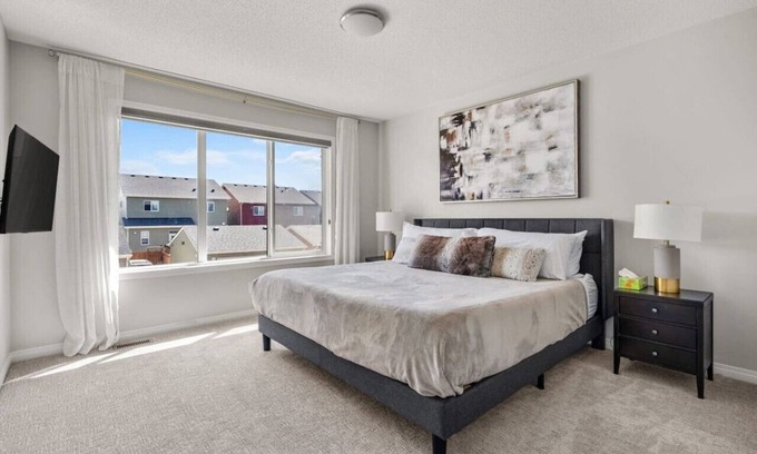 Northwest Calgary Apartamento | Luxury 5 BR House w Central AC » Garage » Sleep 16