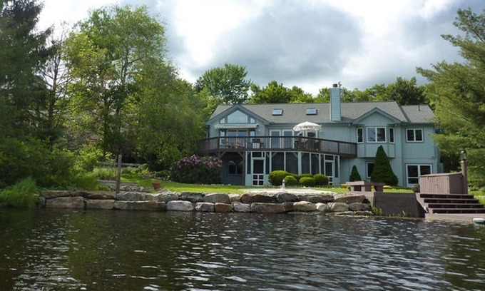 Pocono Pines Casa | 3500 pies cuadrados Inmaculada LAKEFRONT Home (Grand Slam House I)