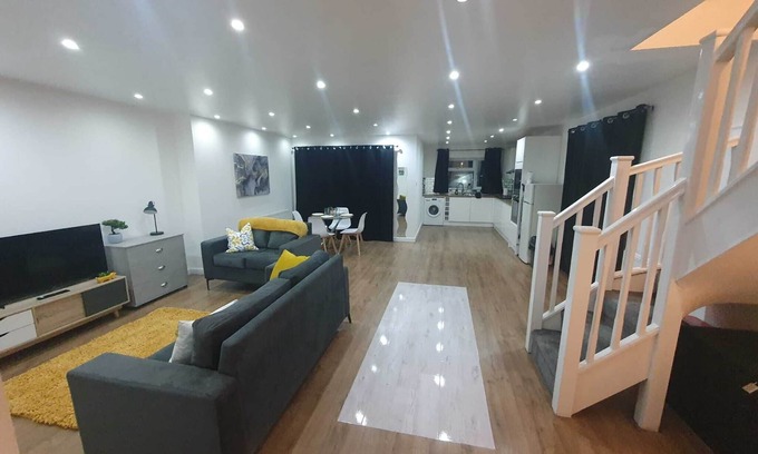 Luton Casa | Luxury 5 - New Bedroom Chalet