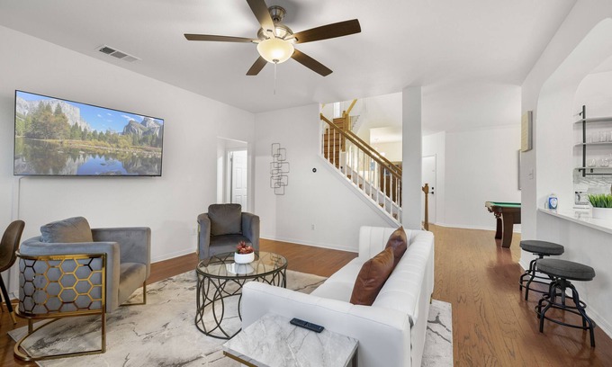 Scofield Farms Casa | Luxury 5BR, 3BA Austin Retreat ~ Pool~ Parking