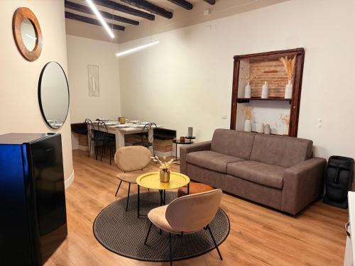 Historic Castle District Apartamento | Luxury 5BR , 4BA Penthouse In the City Center